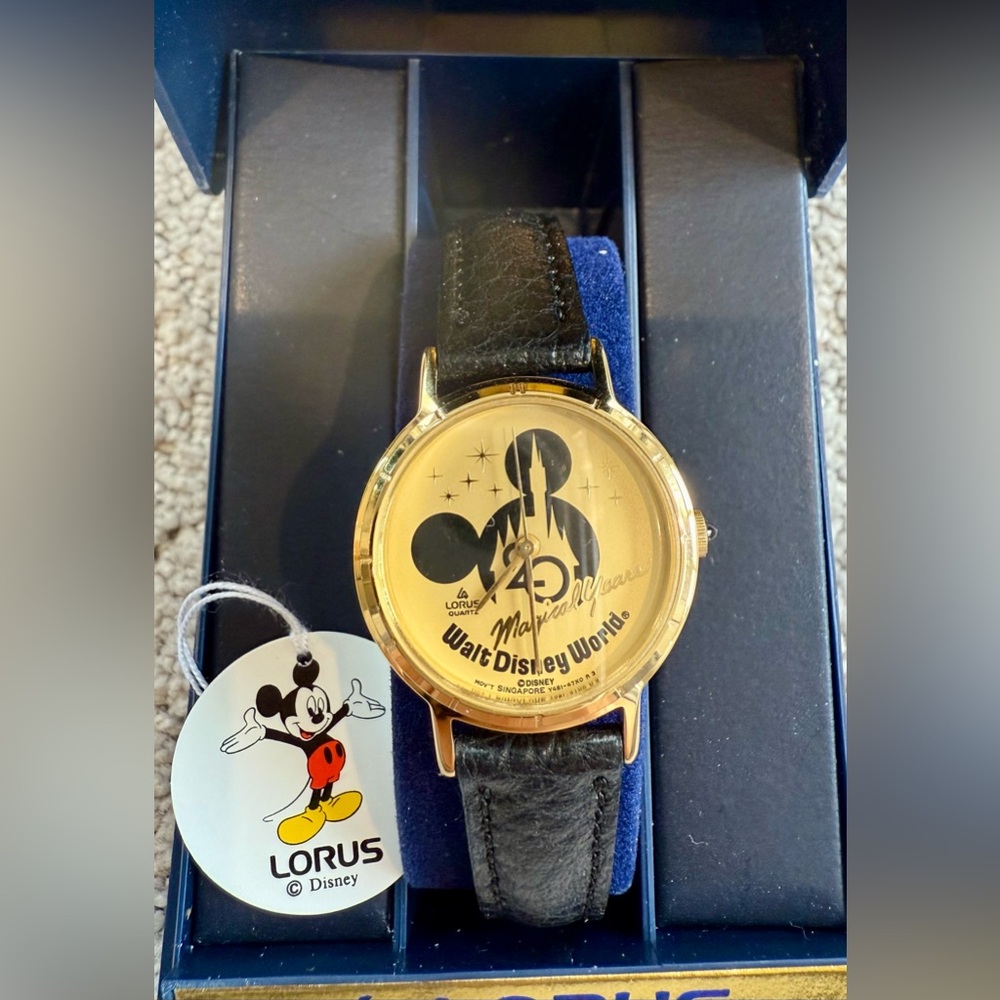 Lorus Walt Disney World 20 Magical Years Cinderella Castle Quartz Watch